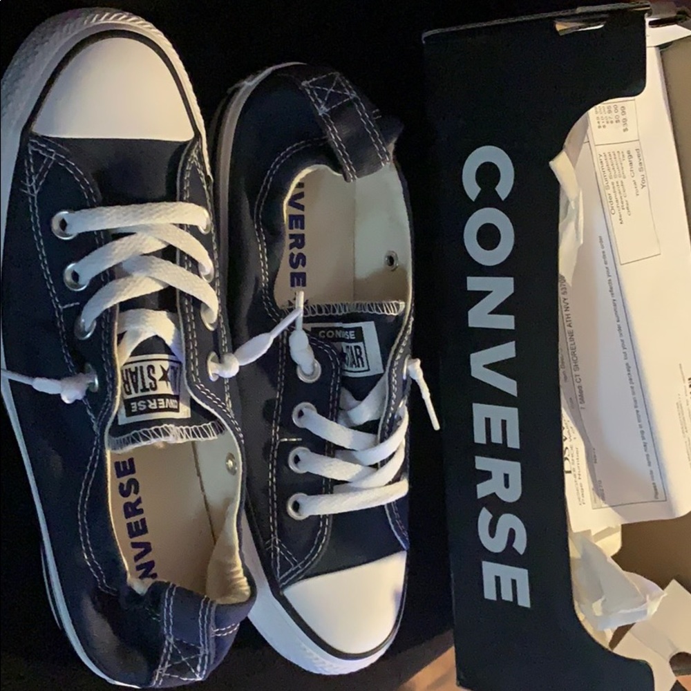 Converse Sneakers women’s 7.5 Brand New